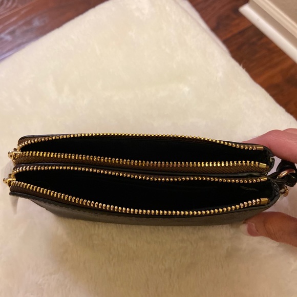 Double Corner Zip Wristlet In Signature Canvas. - Picture 5 of 6